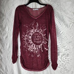 Excellent Maurices size Medium Long Sleeve Tissue Weight Long Sleeve T in Wine